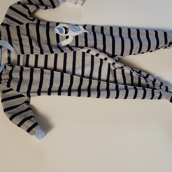Carters onesie - Picture 2 of 6